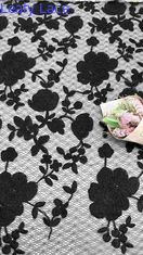 Modelo floral com cordão preto, tecido de renda de malha bordada, largura de 129 cm, para vestidos de noiva