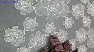 Tela de renda bordada de estilo vintage 3D Floral Tulle Branco renda para projetos de casamento de noiva