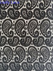 O produto químico faz crochê a tela solúvel em água do bordado para mulheres veste o vestuário
