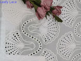 Algodão 100% nupcial branco de Shell Pattern Embroidered Eyelet Fabric do laço
