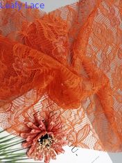A tela francesa delicada de nylon alaranjada do laço de Chantilly para mulheres veste-se