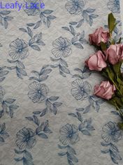 O voile azul bordou a malha floral do tule da tela do laço