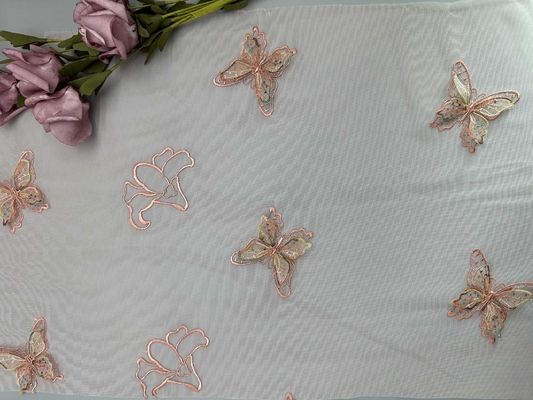 A tela do bordado da borboleta 3D de 129CM para mulheres veste-se