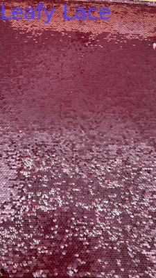 Tecido bordado de lenço vermelho de folhas para festas
