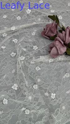 Tecido branco de renda francesa Chantilly Luxury Sequin Lace para vestidos de noite e modelos de moda