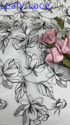 Tecido de renda bordada floral branco e preto para tecido de malha de tule de luxo feminino