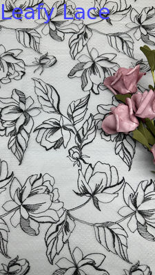 Tecido de renda bordada floral branco e preto para tecido de malha de tule de luxo feminino
