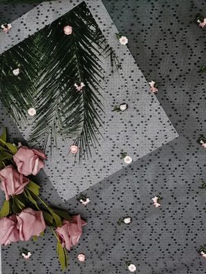 A tela bordada floral de um tule de 49 polegadas AZO livra