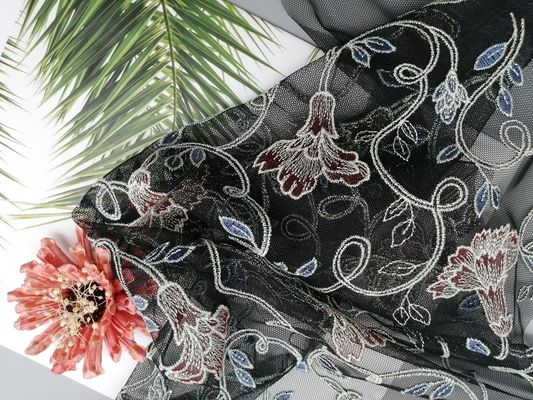 A fêmea veste a tela bordada floral do laço para a senhora Garment
