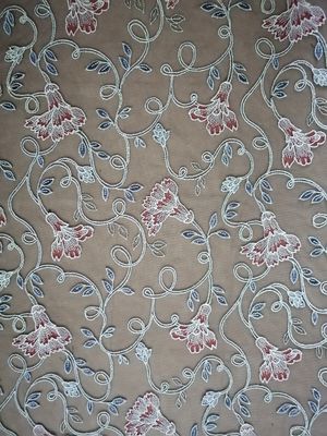 A fêmea veste a tela bordada floral do laço para a senhora Garment