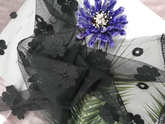 As mulheres livres AZO recicladas vestem a tela bordada verde do laço