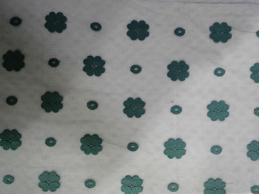As mulheres livres AZO recicladas vestem a tela bordada verde do laço
