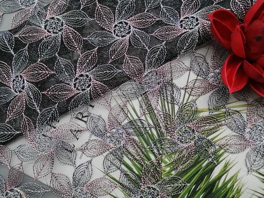 80 jardas florescem a tela colorida do bordado para as meninas vestem-se