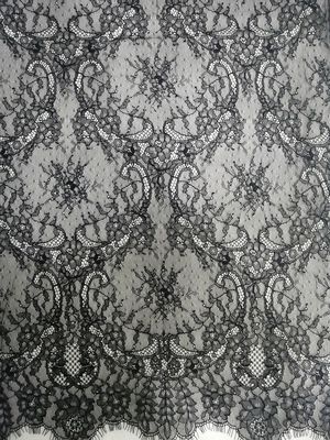 O tule preto estruturou a tela preta francesa do laço de Chantilly