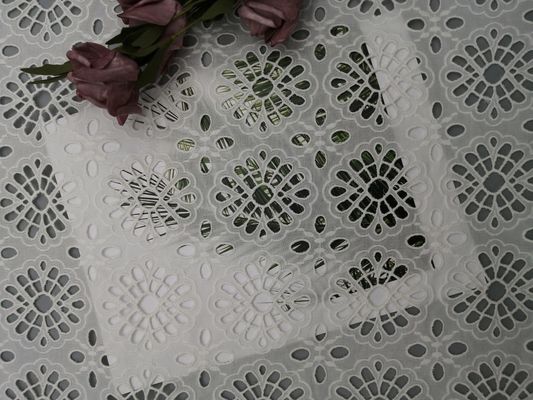 Ilhó Mesh Laser Cutting Cotton Fabric para o vestido fêmea