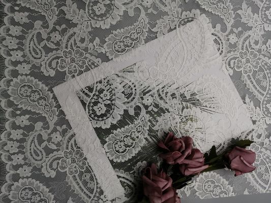 Tela nupcial branca francesa de pouco peso do laço de Chantilly Paisley