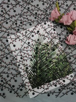 Lantejoula bordada Mesh Fabric do laço grânulo multicolorido