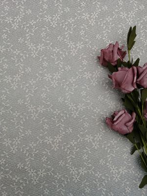 Os licenciados 100% florais pequenos do poliéster da tela da guarnição do marfim atam a tela