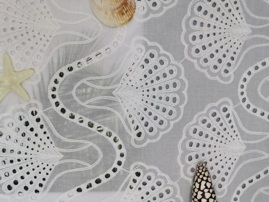 Algodão 100% nupcial branco de Shell Pattern Embroidered Eyelet Fabric do laço