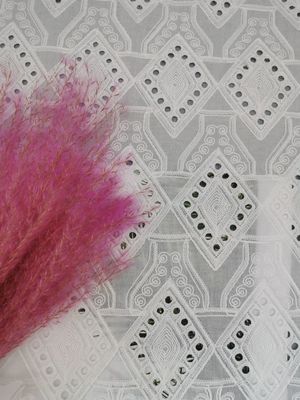 Tela do Broderie do algodão de Diamond Pattern Lace Eyelet White