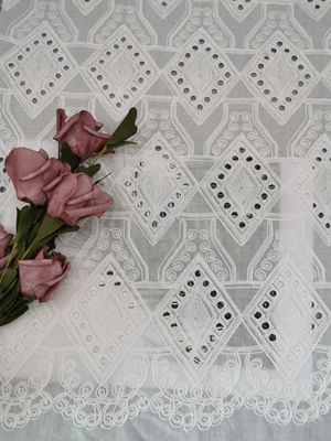 Tela do Broderie do algodão de Diamond Pattern Lace Eyelet White