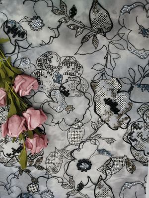 A lantejoula floral do laço de 125CM bordou a tela para blusas do vestido