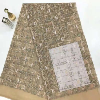 A lantejoula de Geo bordou o laço da tela para matérias têxteis da casa
