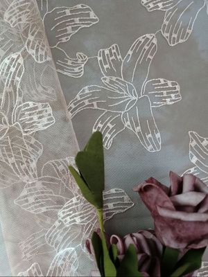 A cor cor-de-rosa imprimiu o tule floral bordado Mesh Table Runner da tela do laço