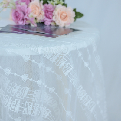 Largura branca de Mesh Embroidery Wedding Dress Fabric 125cm do tule