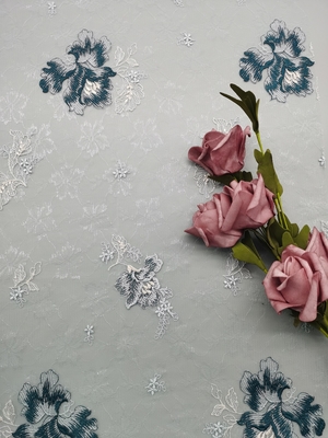 Senhora colorida Garment de Mesh Embroidered Lace Fabric For