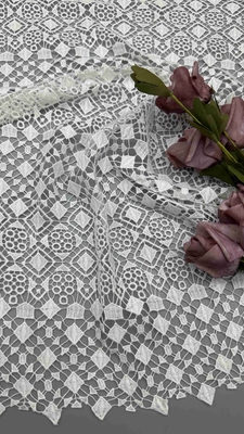 100% poli fora da tela bordada química branca do laço de Geo para a roupa das mulheres
