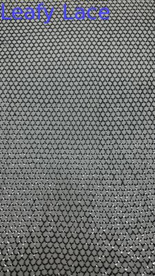 Tecido de malha bordado em lenços de seda Design de espessura oco personalizado para vestido