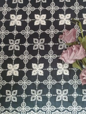 100 jardas de algodão floral bordaram a tela do vestuário das crianças da tela do ilhó